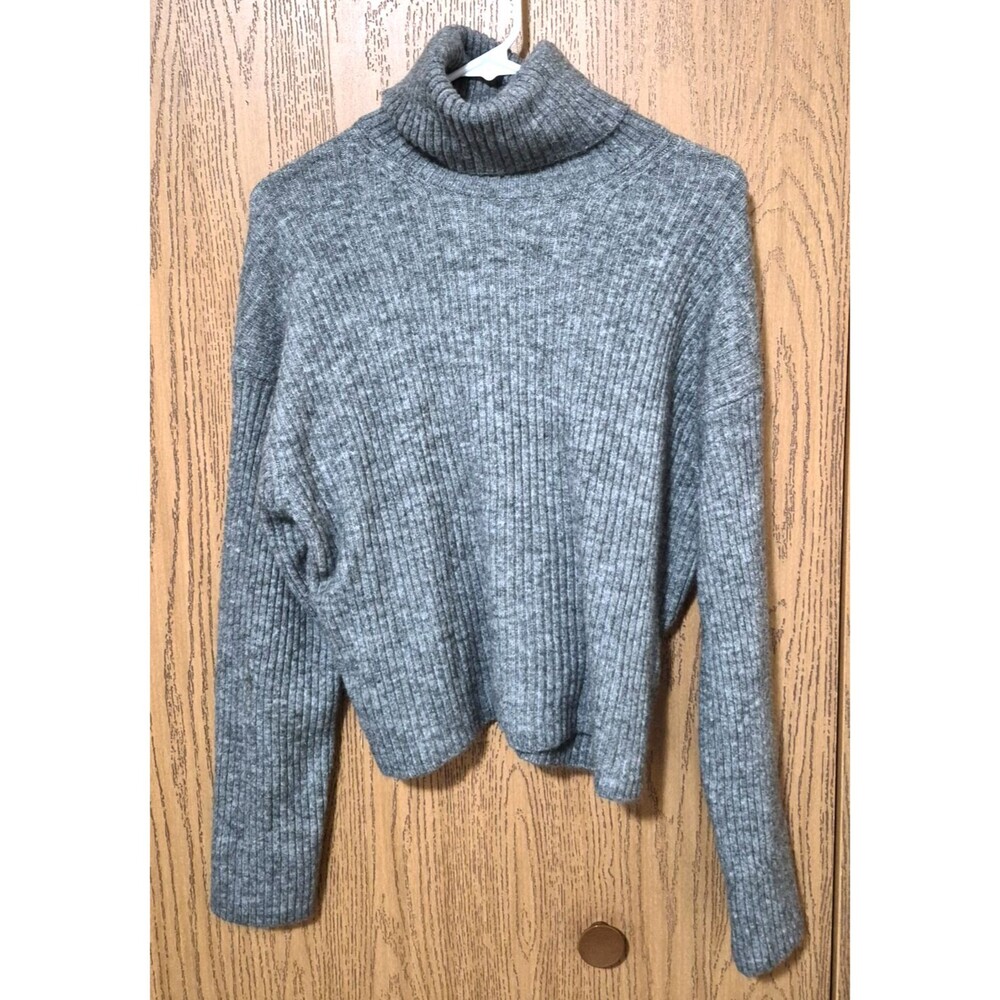 H&M Women's Long Sleeve Grey Ribbed Turtleneck Knit Sweater Size Small